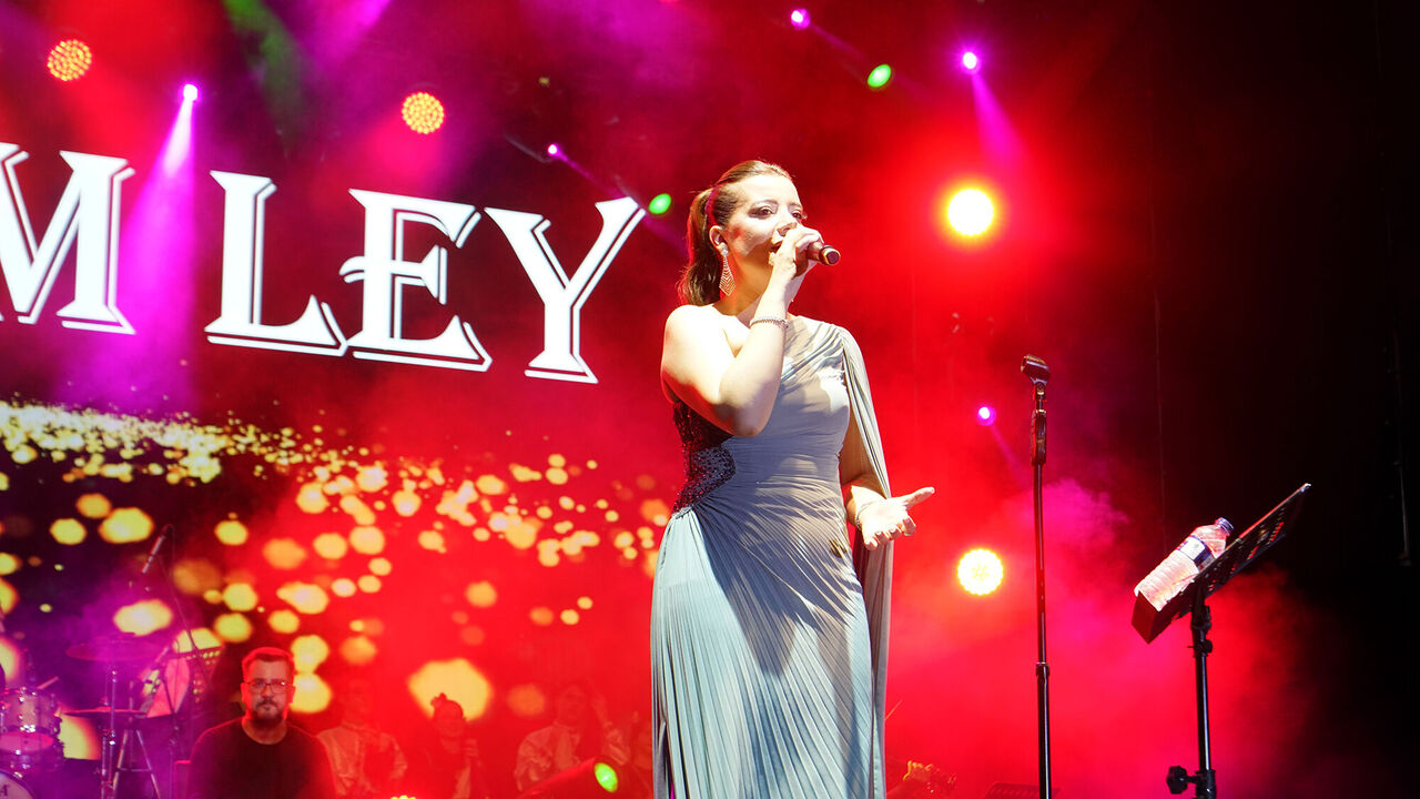 Hatice Gökçeli Fuar Sahnesinde Hemşehrilerini Büyüledi (1)