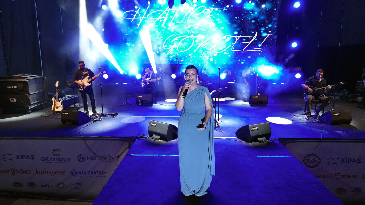 Hatice Gökçeli Fuar Sahnesinde Hemşehrilerini Büyüledi (6)