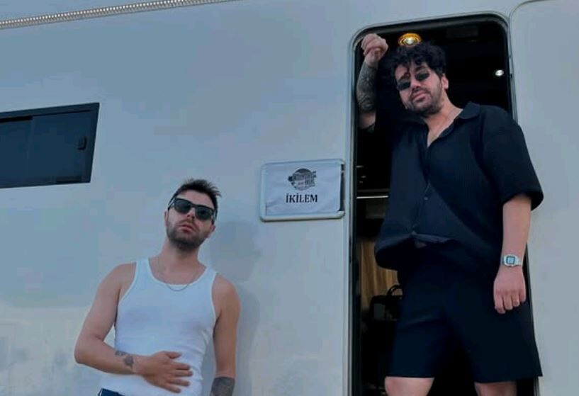 İkilem Kimdir Türkiye’nin Alternatif Pop Sahnesini Sallayan İkili Kimdir (3)