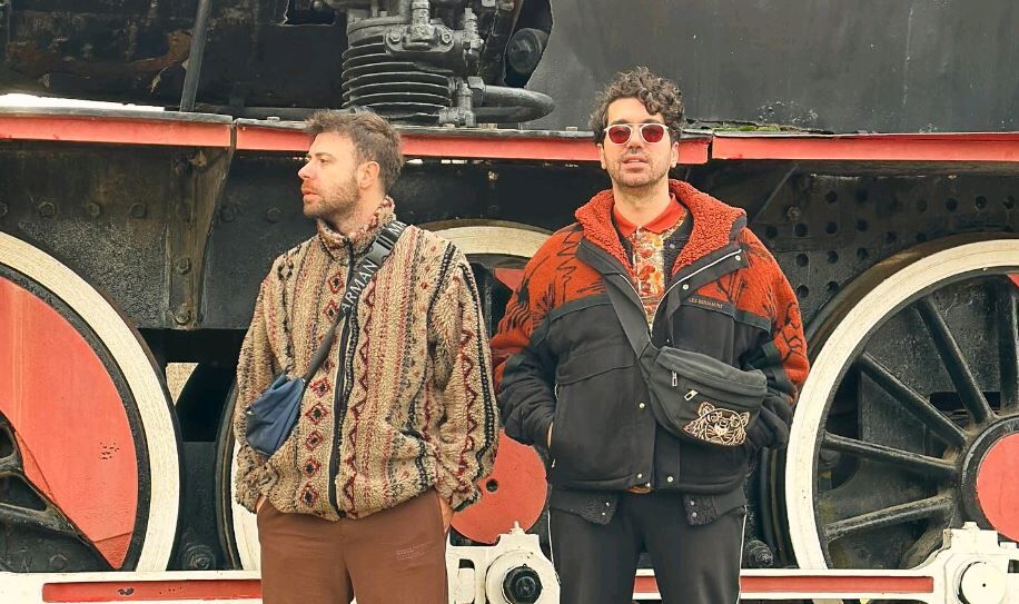 İkilem Kimdir Türkiye’nin Alternatif Pop Sahnesini Sallayan İkili Kimdir (5)