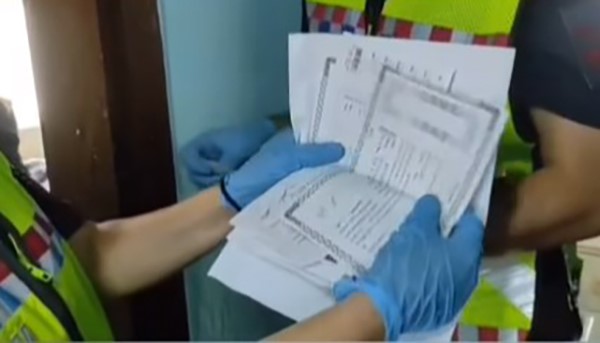 Isparta'da Tefecilik Operasyonu 15 Adet Imzalı Senet Ele Geçirildi (2)