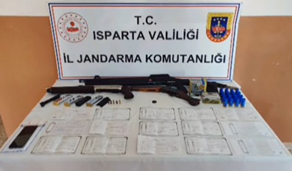 Isparta'da Tefecilik Operasyonu 15 Adet Imzalı Senet Ele Geçirildi (4)