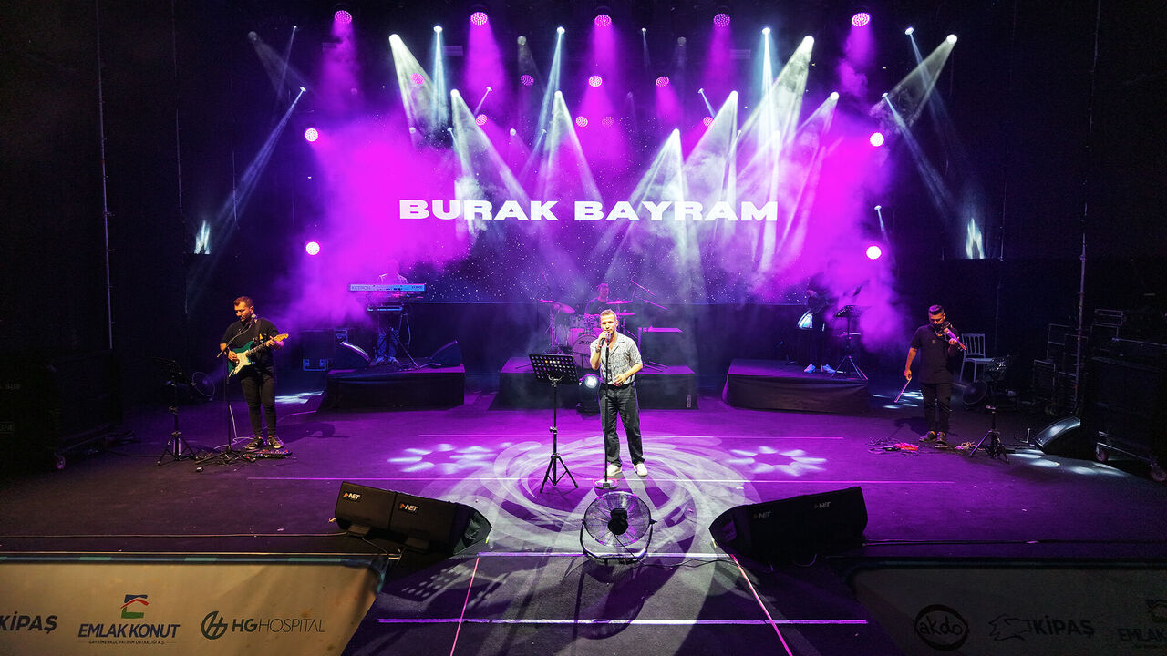 Kafum Alanı Burak Bayram İçin Doldu Taştı Eğlence Tüm Hızıyla Devam Ediyor (1)