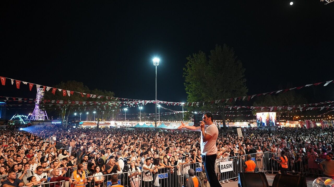 Kahramanmaraş Ağustos Fuarı’nda Tarihi Yoğunluk (3)