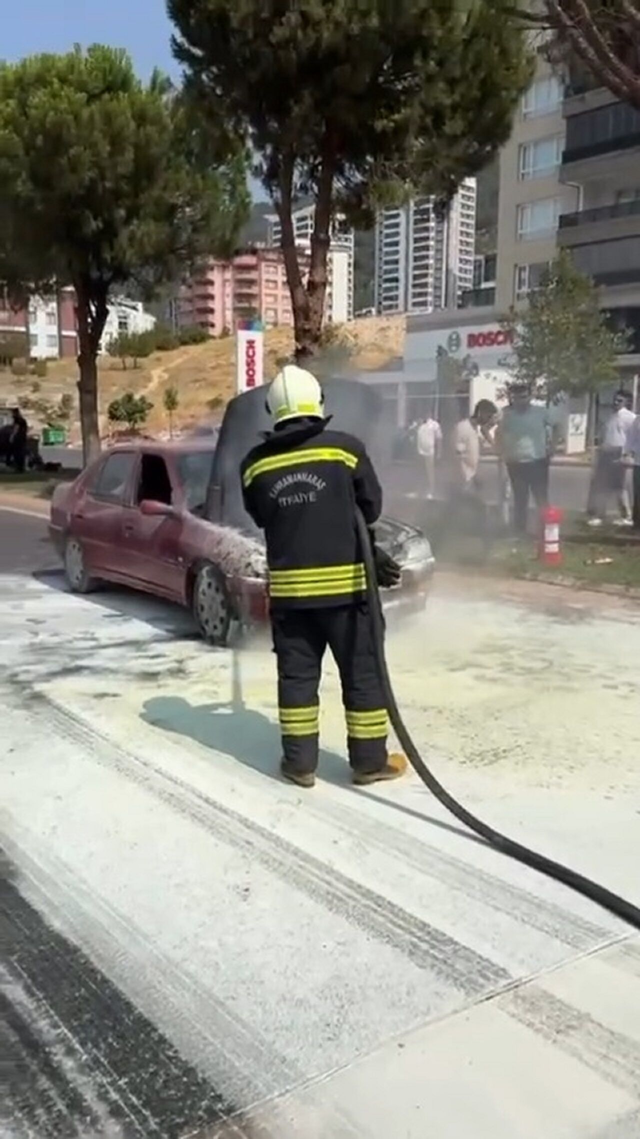 Kahramanmaraş Binevler’de Araç Yangını İçinde Bebek Olduğu İddia Edildi (1)-2