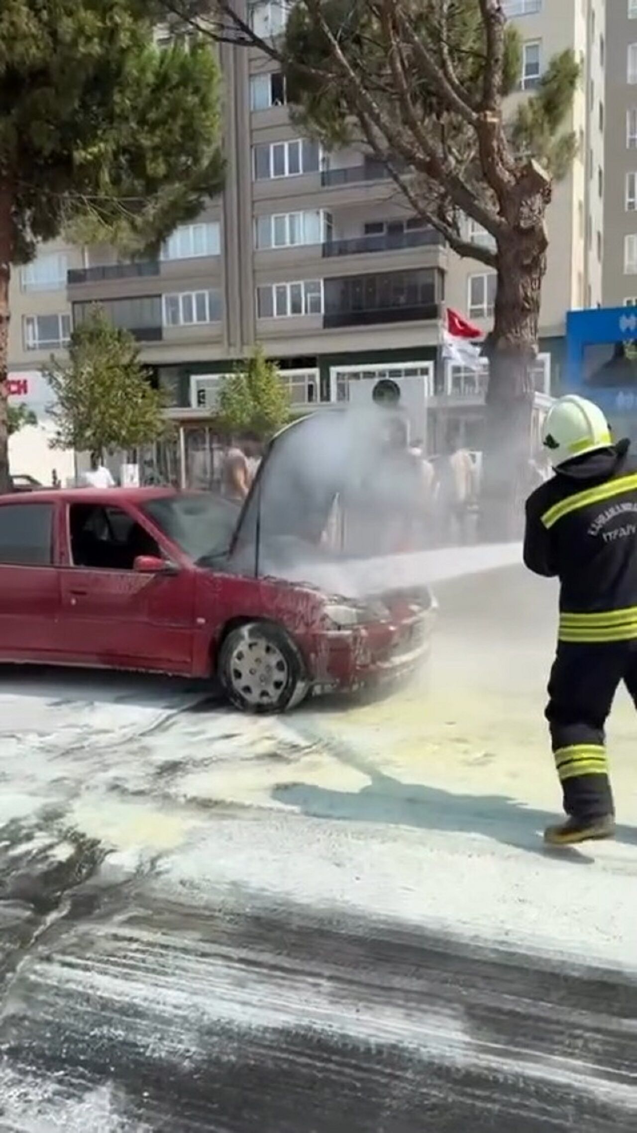Kahramanmaraş Binevler’de Araç Yangını İçinde Bebek Olduğu İddia Edildi (2)-1