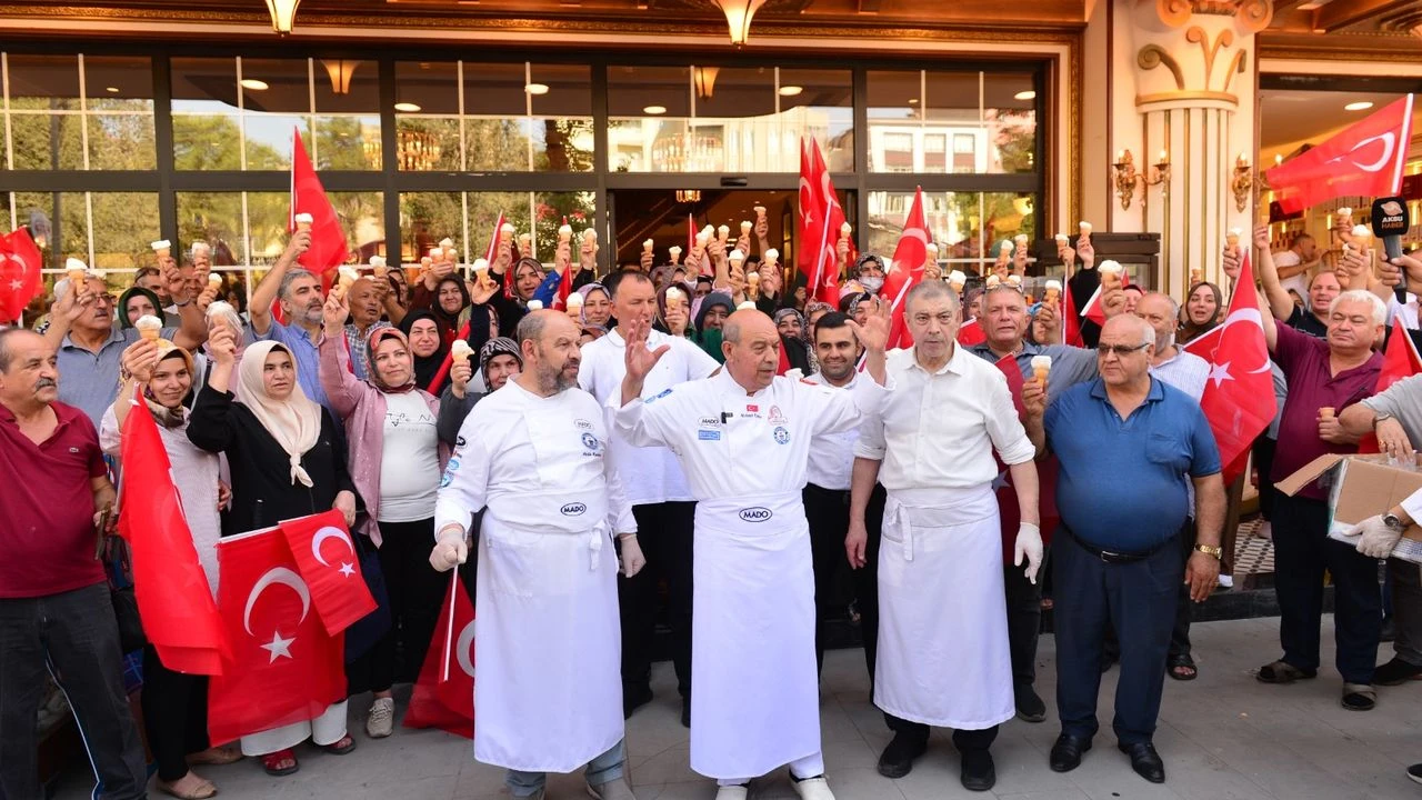 Kahramanmaraş Dondurması, Dünyanın En İyi Tatlısı Seçildi (1)