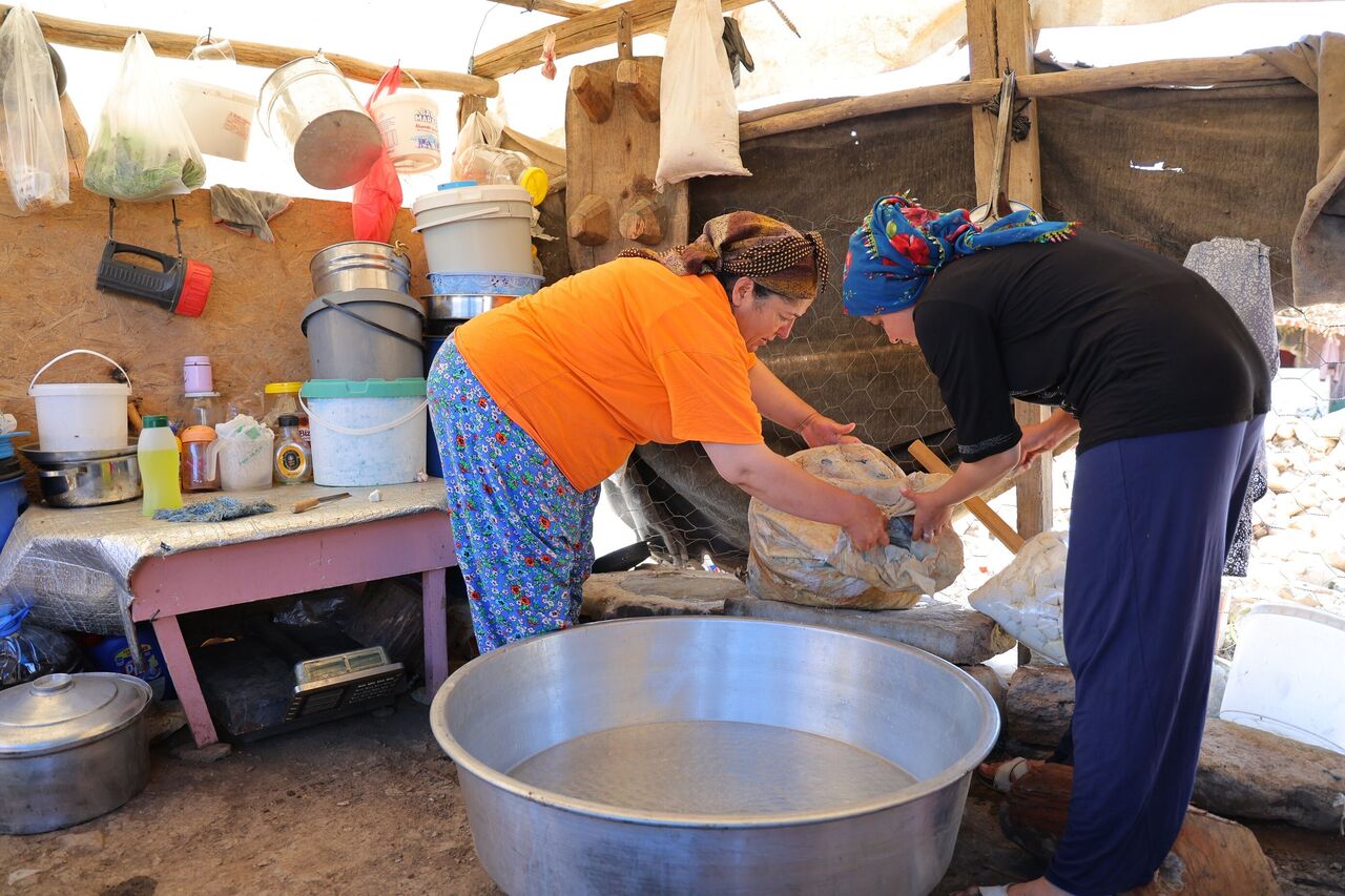 Kahramanmaraş Yedikuyular Yaylası’nda Yaylacılar Peynir Ve Çökelek Üretiyor (4)