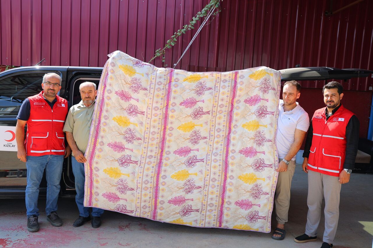 Kahramanmaraşlı Esnaftan Bin Yorganlık Büyük Bağış (3)