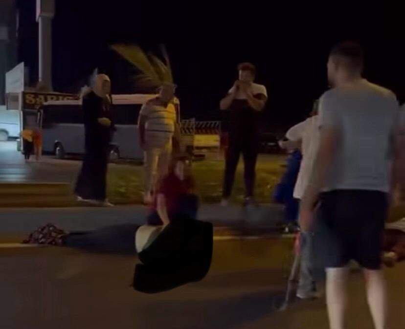 Kahramanmaraş'ta Anne Ve Kızı, Markete Giderken Otomobilin Altında Kaldı (1)