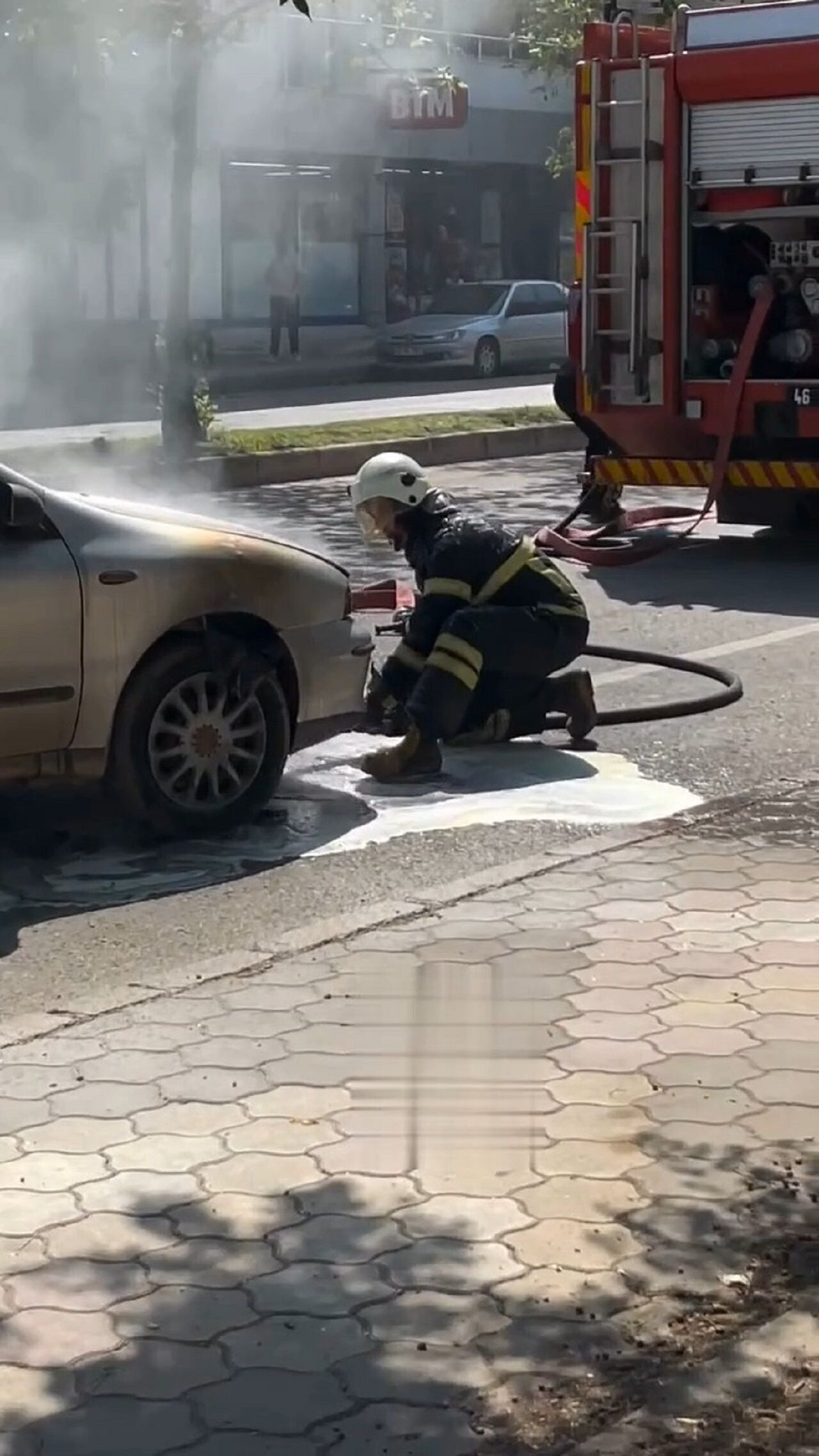Kahramanmaraş’ta Araç Alev Topuna Döndü, Can Kaybı Yok (3)