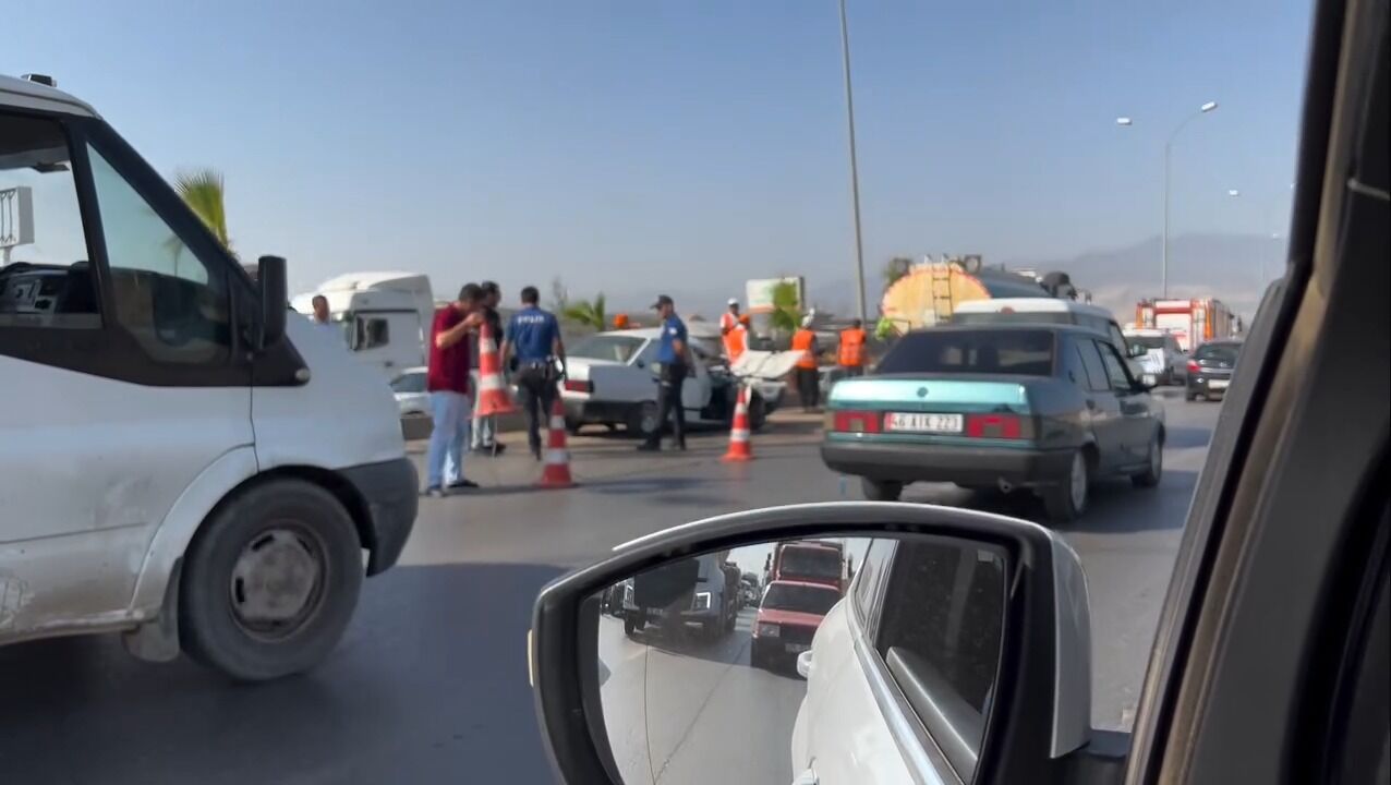 Kahramanmaraş’ta Araç Sulama Tankerine Çarptı (3)