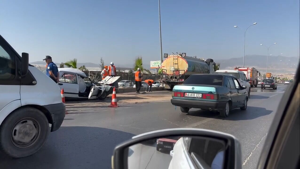 Kahramanmaraş’ta Araç Sulama Tankerine Çarptı (4)