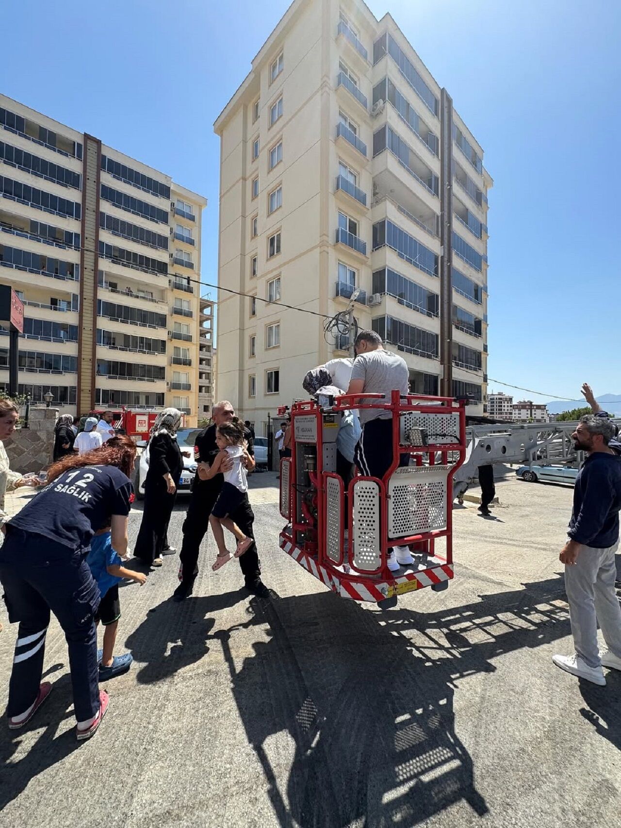 Kahramanmaraş’ta Ev Yangını Mahsur Kalanlar Kurtarıldı (3)