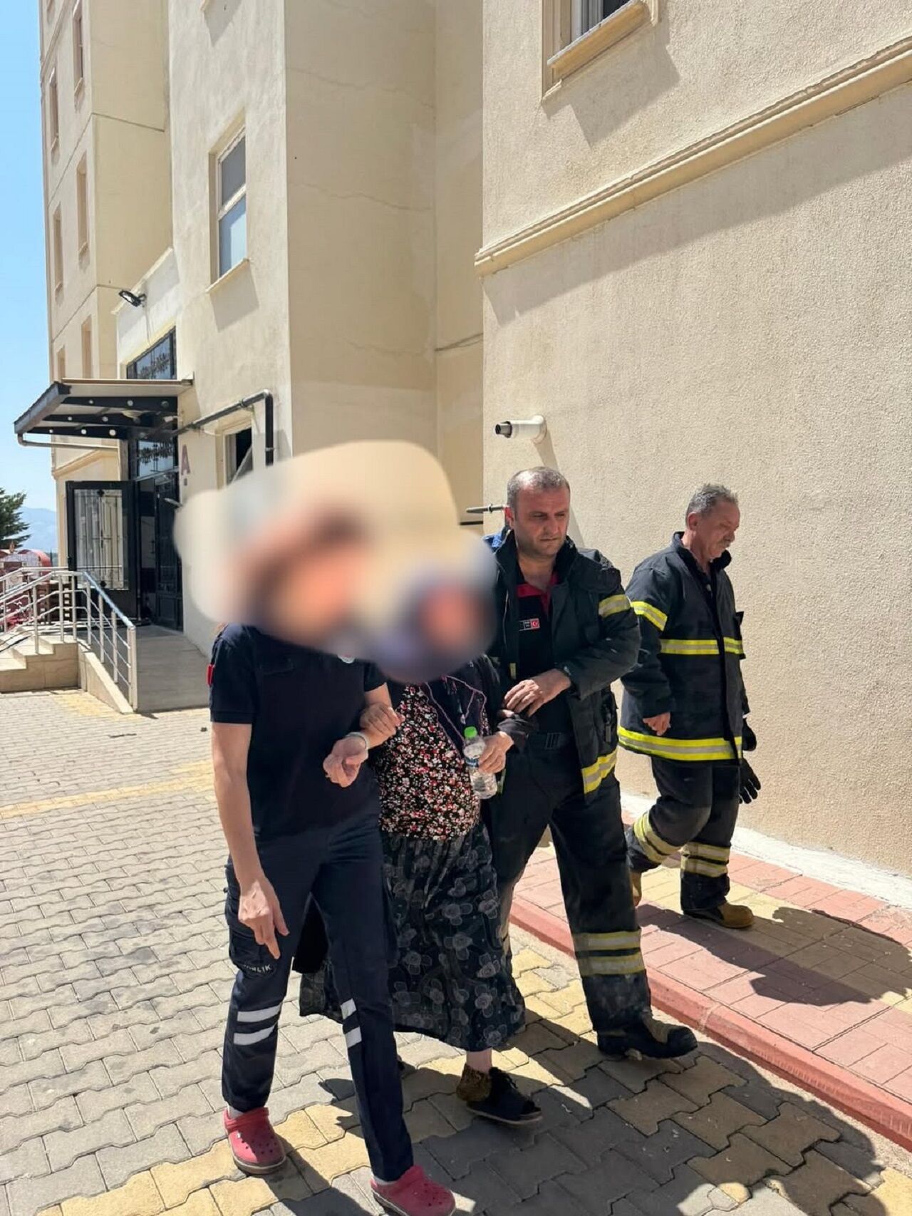 Kahramanmaraş’ta Ev Yangını Mahsur Kalanlar Kurtarıldı (4)