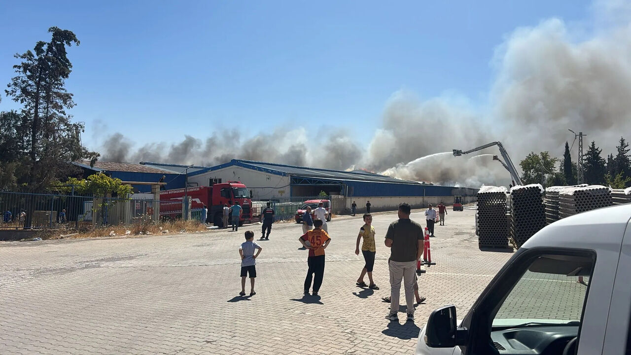 Kahramanmaraş’ta Fabrika Alev Alev Vatandaşlar Uyarıldı (2)