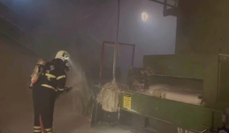 Kahramanmaraş'ta Fabrika Yangını Dulkadiroğlu'ndaki Tesisler Alevlere Teslim Oldu (1)