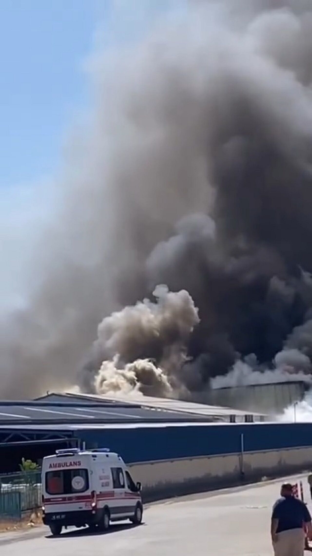 Kahramanmaraş’ta Fabrika Yangını Vatandaşı Korkuttu (1)-1