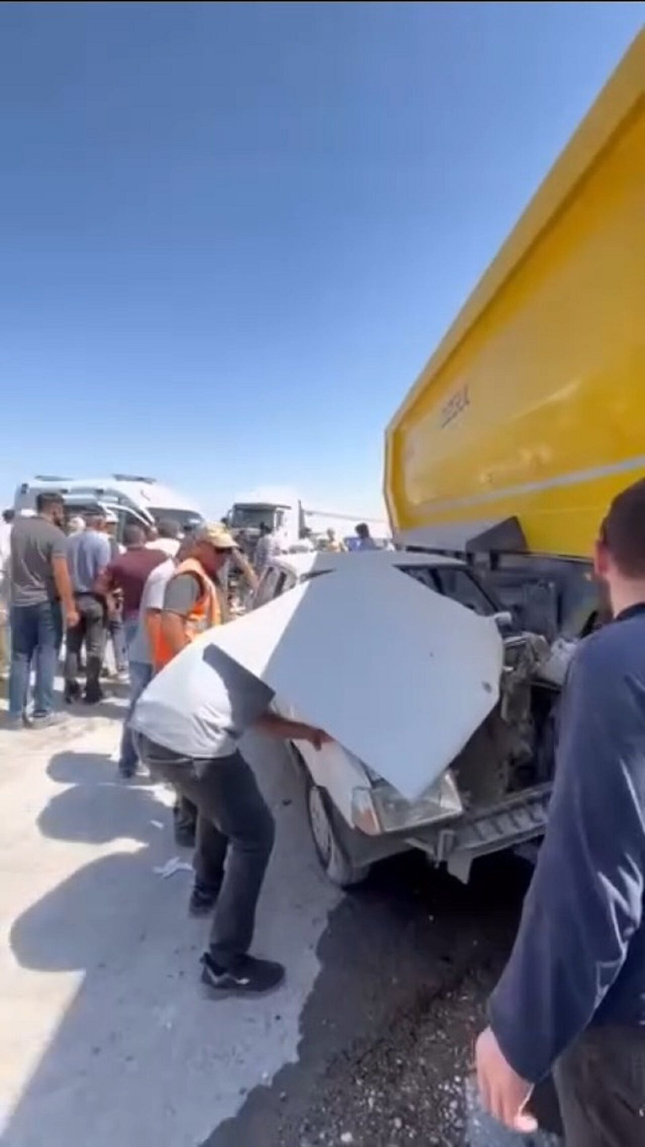 Kahramanmaraş’ta Feci Çarpışma Araba Tır Altına Sıkıştı (2)