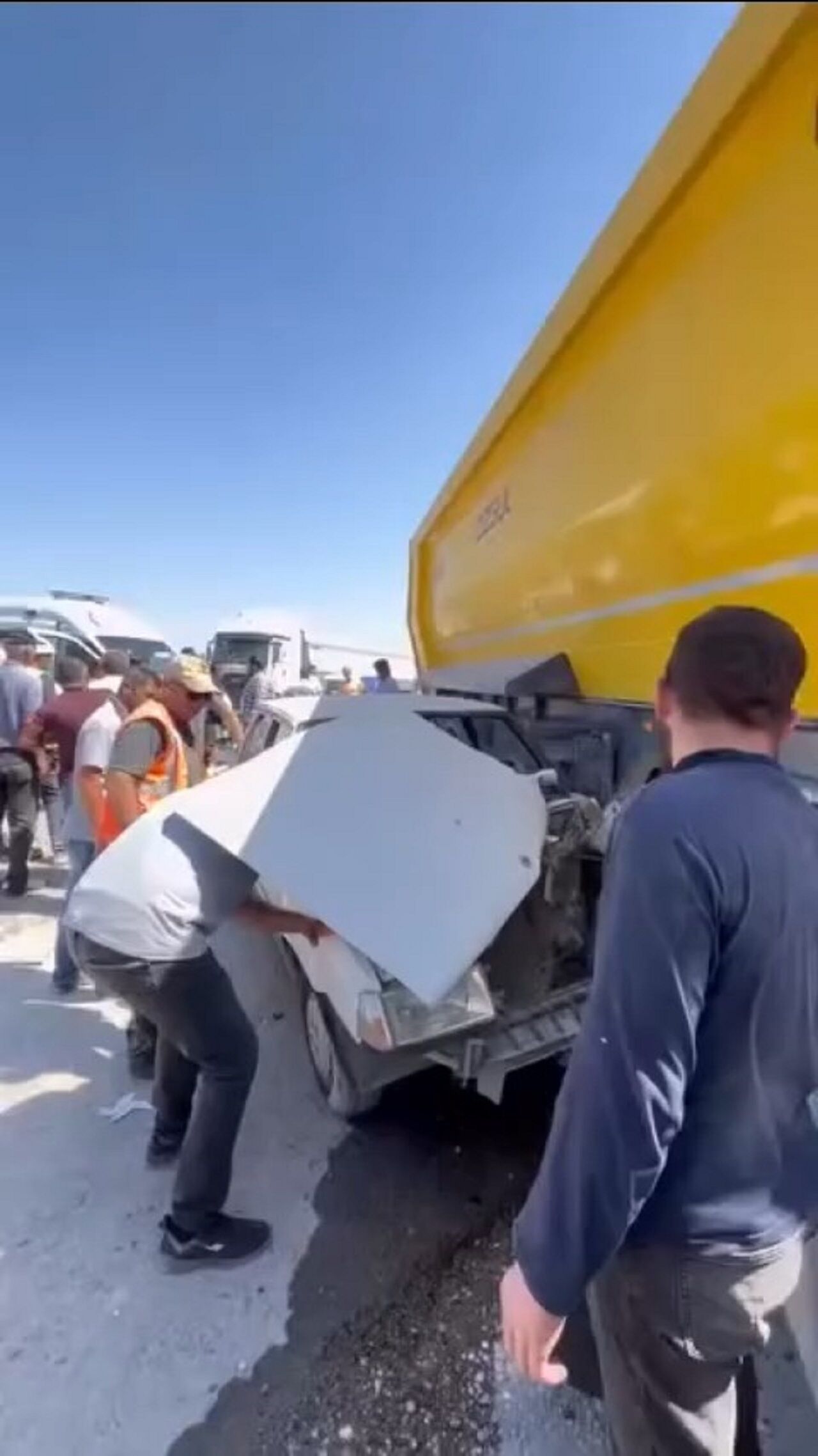 Kahramanmaraş’ta Feci Çarpışma Araba Tır Altına Sıkıştı (3)