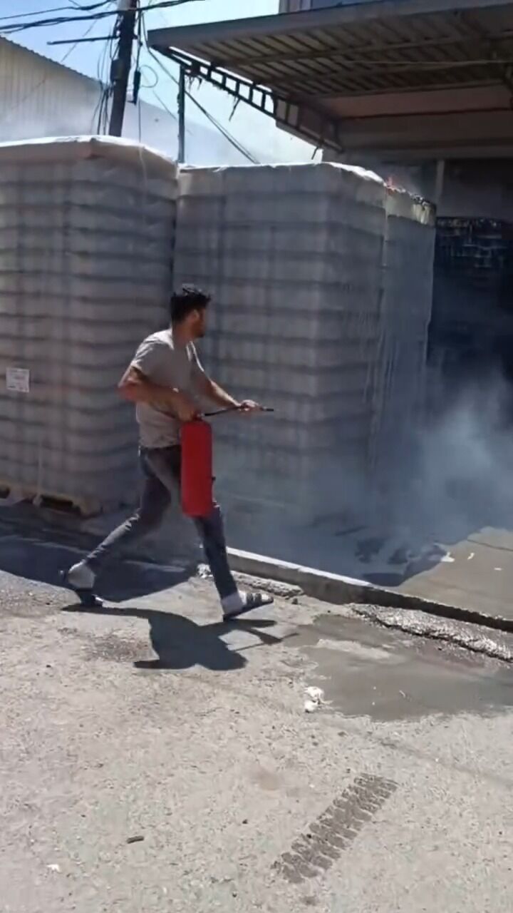 Kahramanmaraş’ta İş Yeri Yangını Vatandaşlar Söndürdü (3)