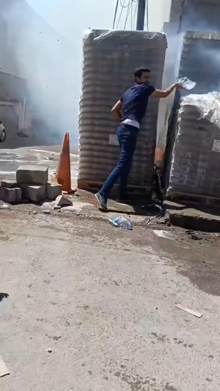 Kahramanmaraş’ta İş Yeri Yangını Vatandaşlar Söndürdü (4)