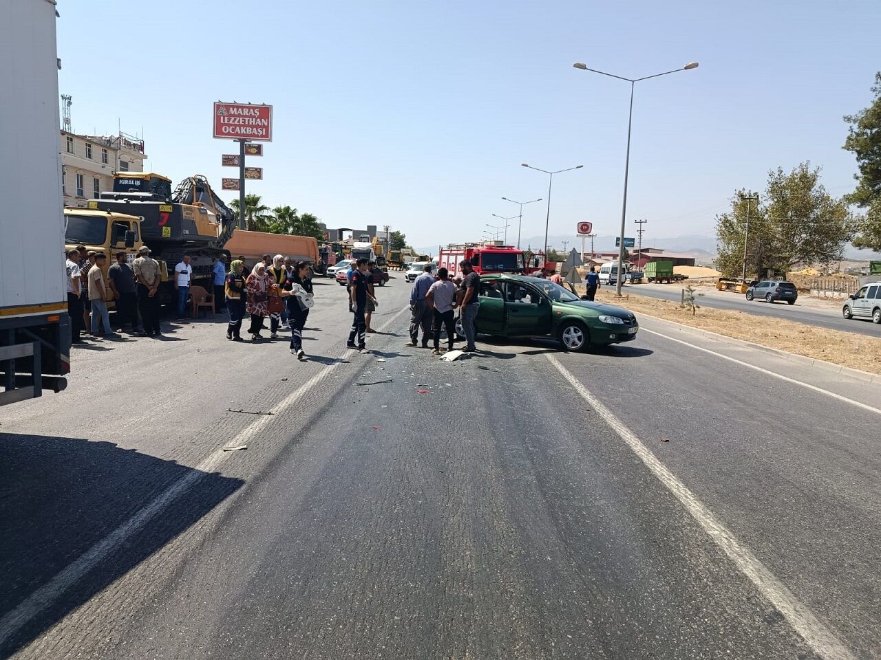 Kahramanmaraş’ta Kamyonete Çarpan Otomobilde Yolcu Yaralandı (2)