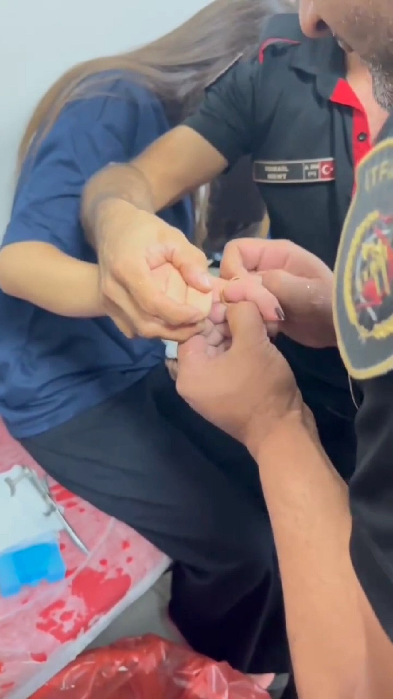 Kahramanmaraş’ta Parmağa Sıkışan Yüzük Itfaiye Kurtardı (4)