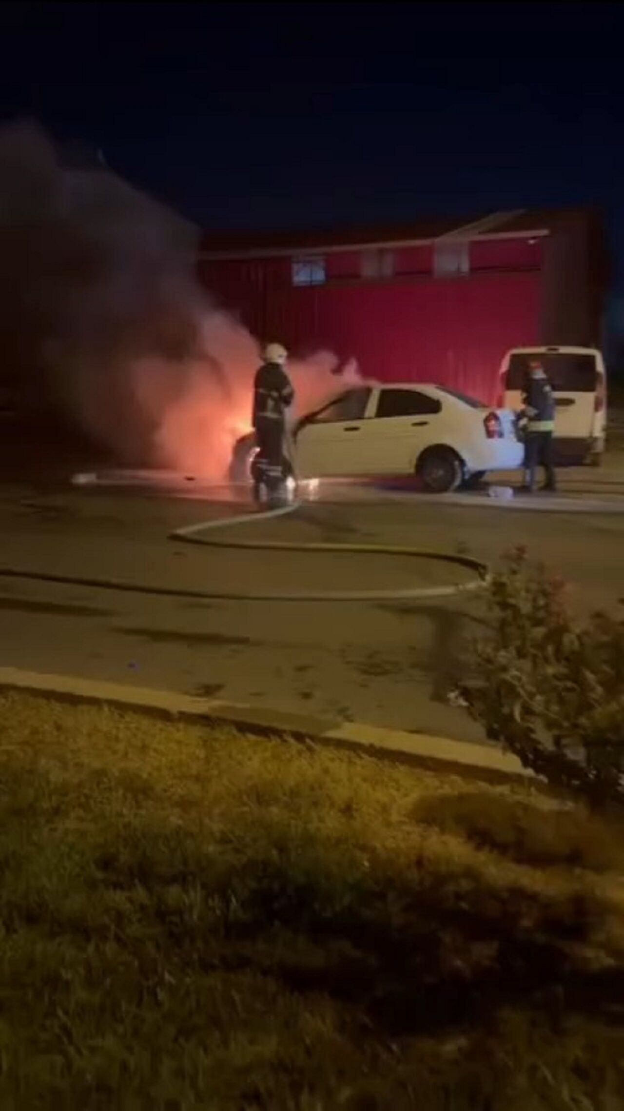 Kahramanmaraş’ta Seyir Halindeki Otomobil Alev Aldı (2)-1