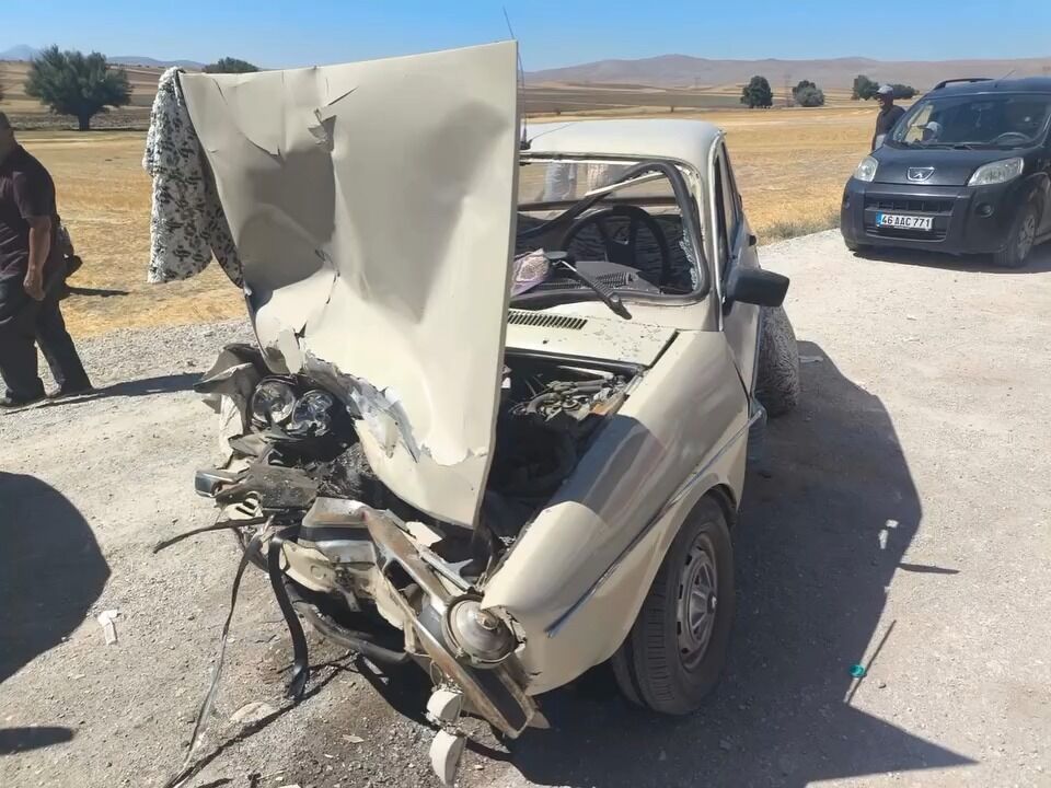 Kahramanmaraş’ta Trafik Kazası Meydana Geldi 2 Yaralı (4)