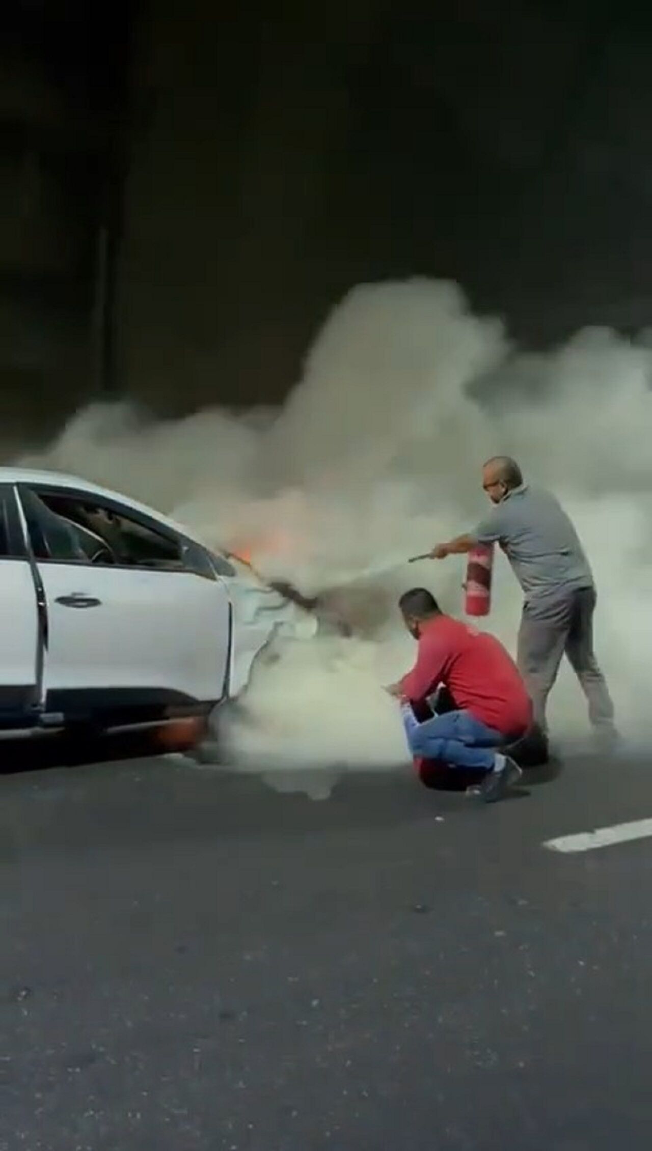 Kahramanmaraş’ta Tünelde Alev Alan Araca Belediye Ekiplerinden Hızlı Müdahale (1)