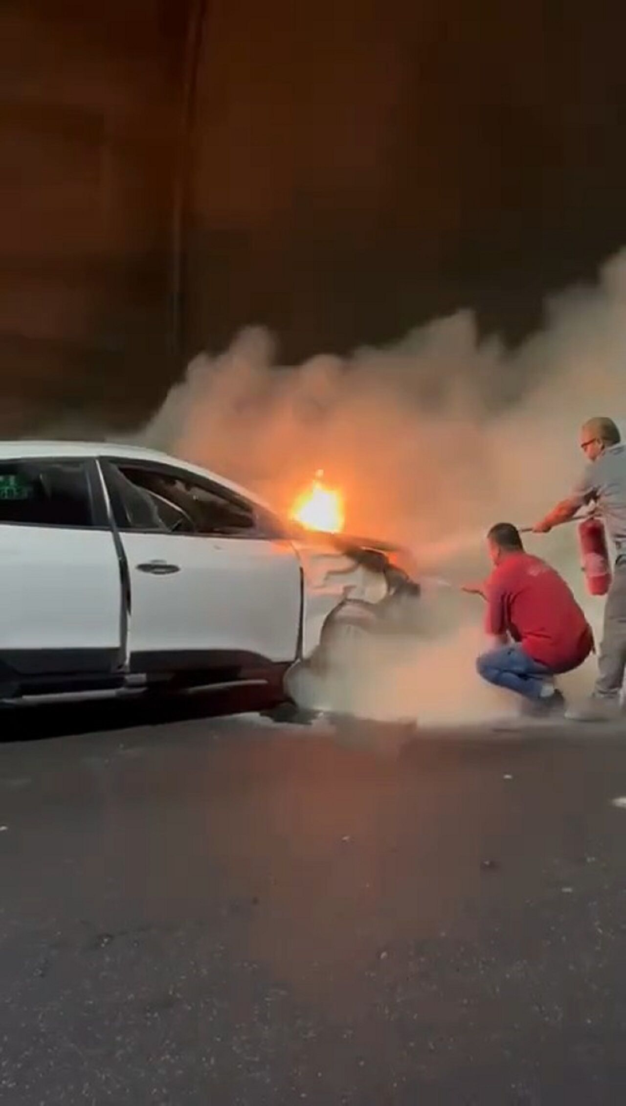 Kahramanmaraş’ta Tünelde Alev Alan Araca Belediye Ekiplerinden Hızlı Müdahale (2)