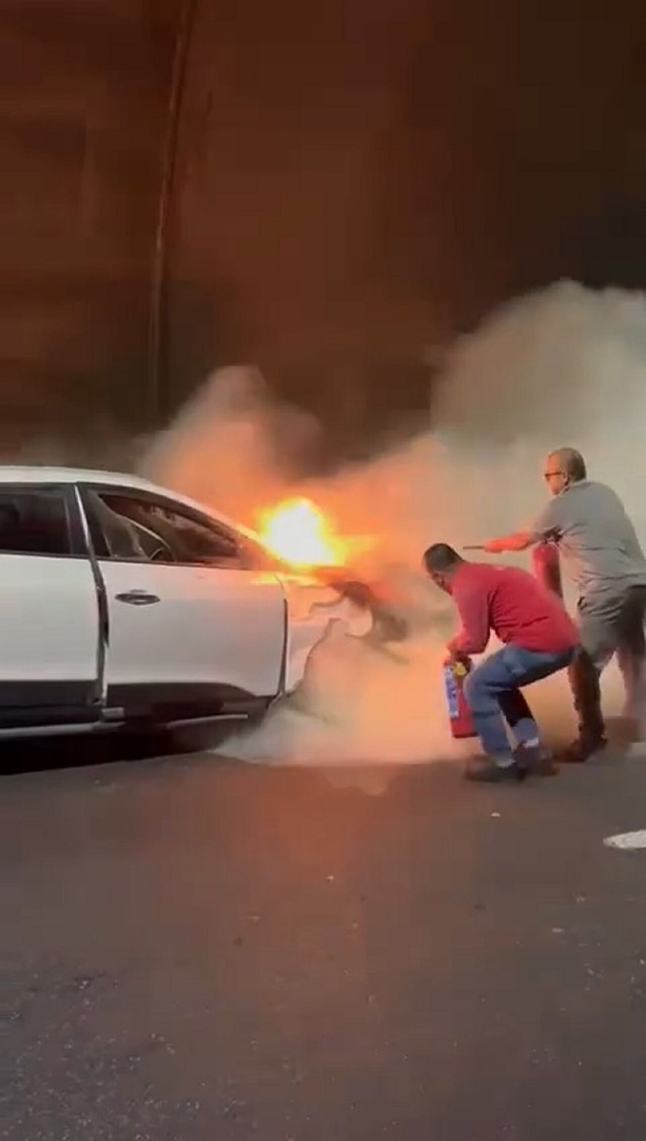 Kahramanmaraş’ta Tünelde Alev Alan Araca Belediye Ekiplerinden Hızlı Müdahale (5)