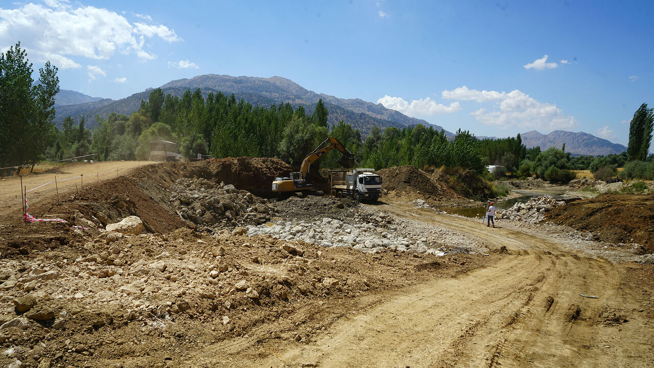 Kahramanmaraş'ta Yarım Asırlık Köprü Tarihe Karıştı Yeni Köprü Ulaşımı Güçlendirecek (1)