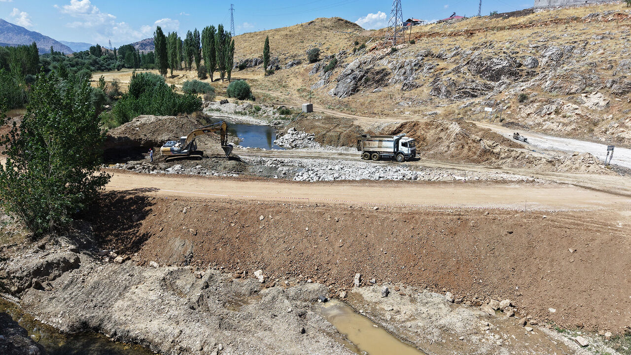 Kahramanmaraş'ta Yarım Asırlık Köprü Tarihe Karıştı Yeni Köprü Ulaşımı Güçlendirecek (4)