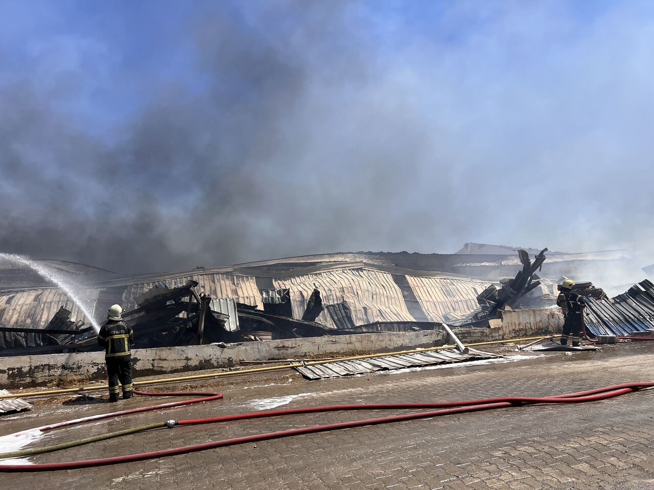 Kahramanmaraş'taki Kağıt Fabrikası Yangını Kontrol Altına Alındı (5)