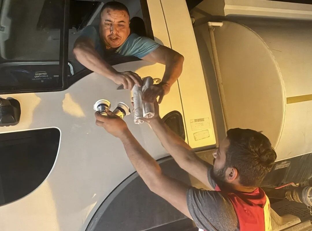 Kızılay'dan Alevlerle Mücadele Eden Ekiplere Destek (1)