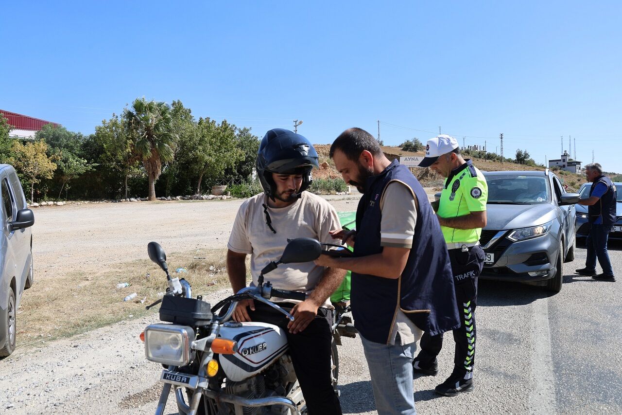 Kozan’da Aşırı Sıcaklara Rağmen Polis Denetimleri Sürüyor (3)