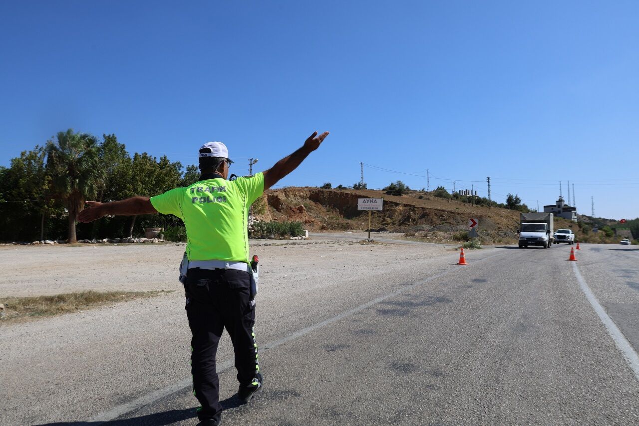 Kozan’da Aşırı Sıcaklara Rağmen Polis Denetimleri Sürüyor (5)