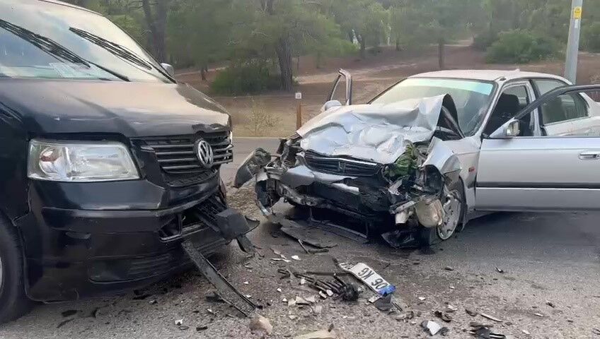 Manavgat’ta Kafa Kafaya Çarpışma 3 Yaralı, Trafik Aksadı (2)