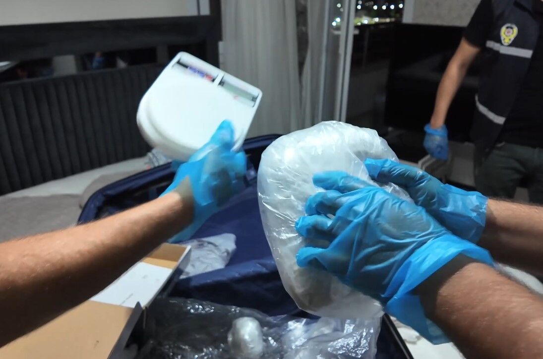 Mersin’de Özel Harekat Destekli Operasyon Aranan Şahıs Bazadan Çıktı (4)