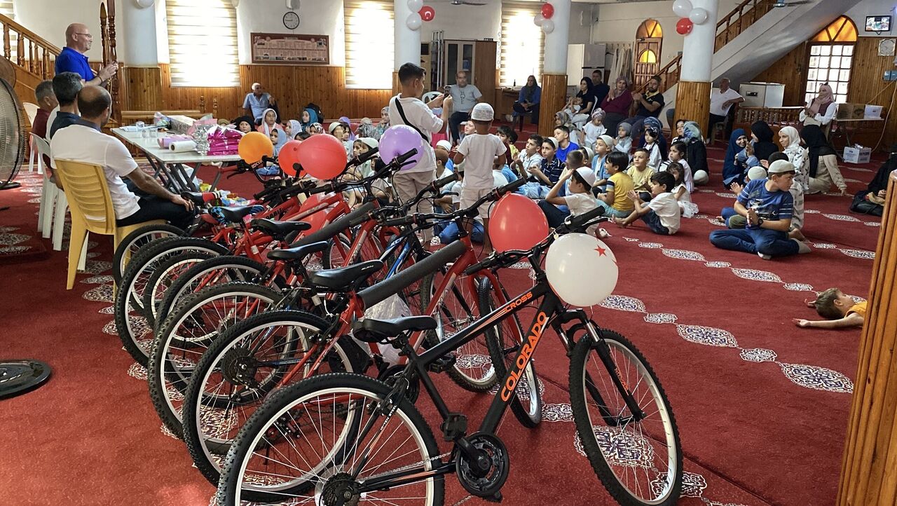 Mersinli İmamdan Çeyrek Asırlık Gelenek Yaz Kursu Öğrencilerine Ödül Yağmuru (2)