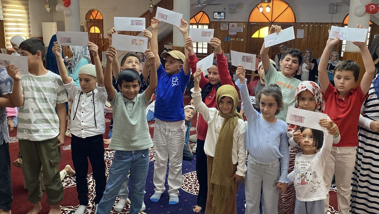 Mersinli İmamdan Çeyrek Asırlık Gelenek Yaz Kursu Öğrencilerine Ödül Yağmuru (4)