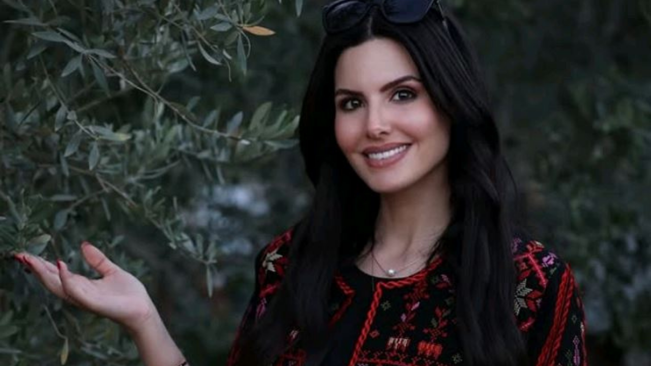 Miss Universe’de Filistin’i Temsil Eden İlk Kadın Nadeen Ayoub Kimdir, Kaç Yaşında (10)