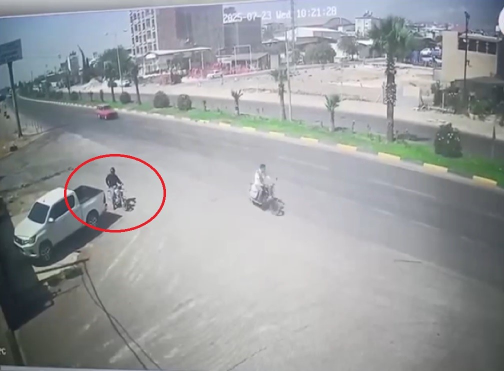 Motosikletli Saldırgan Iş Yerine Kurşun Yağdırıp Kaçtı O Anlar Kamerada (2)