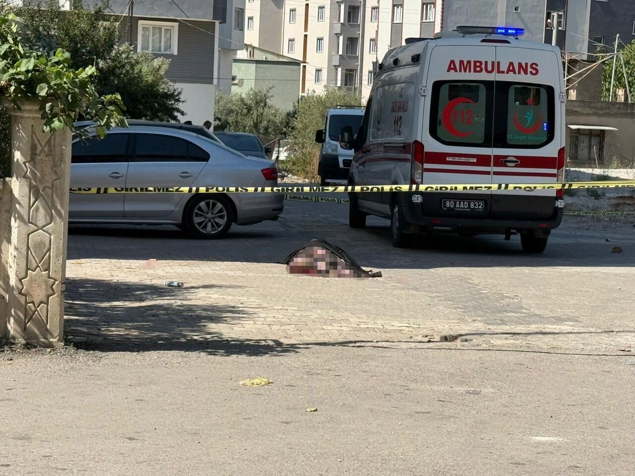 Osmaniye Balkondan Düşen Kadın Hayatını Kaybetti (1)