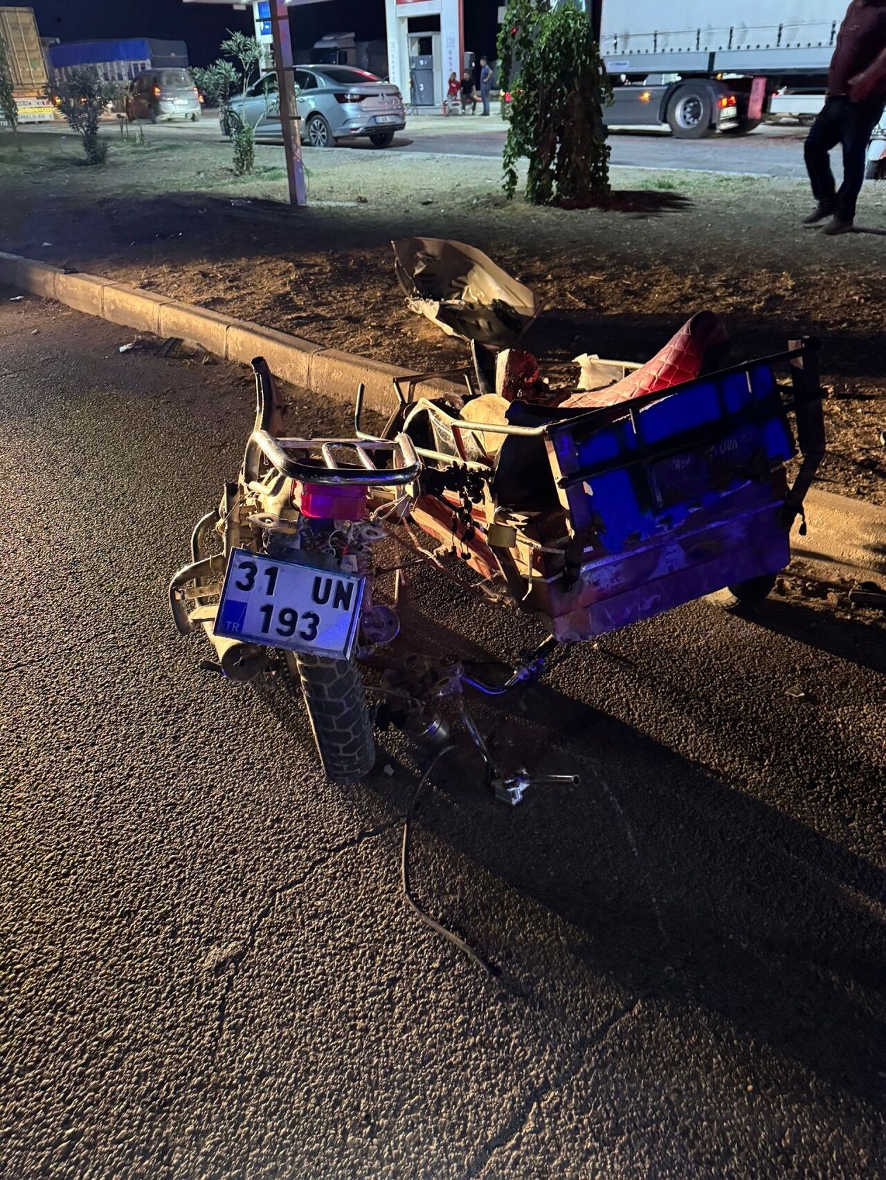 Otomobil, Sepetli Motosiklete Çarpıştı 6 Yaralı (2)