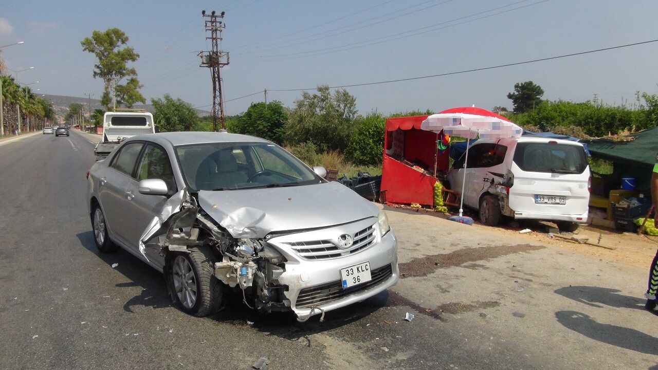 Park Halindeki Araca Çarpan Sürücü Olay Yerinden Kaçtı (4)