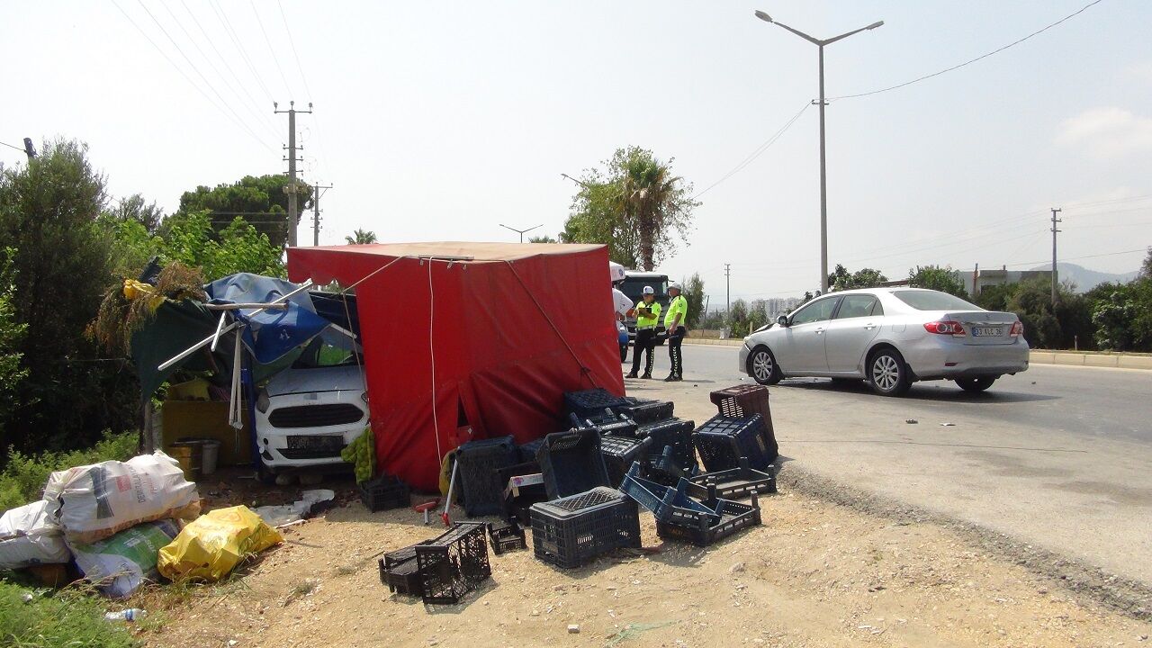 Park Halindeki Araca Çarpan Sürücü Olay Yerinden Kaçtı (5)