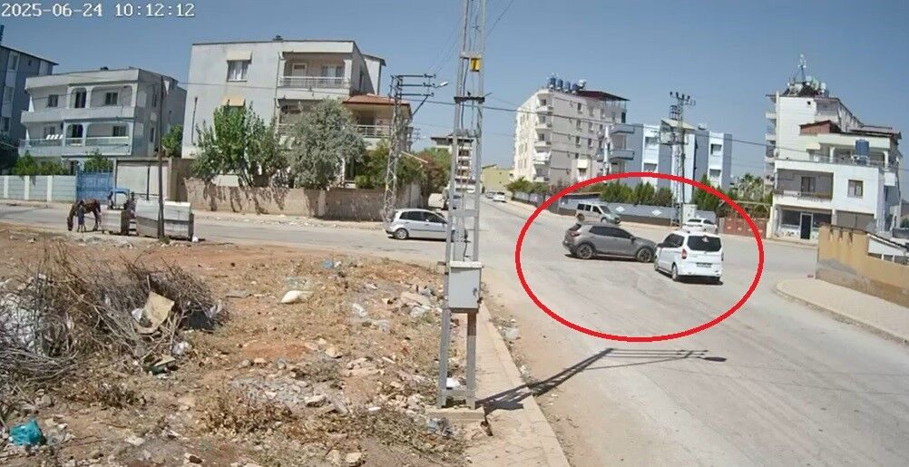 Sabırsızlığı Başına Iş Açan Sürücü, Sağdan Sollama Yaparken Kaza Yaptı (4)